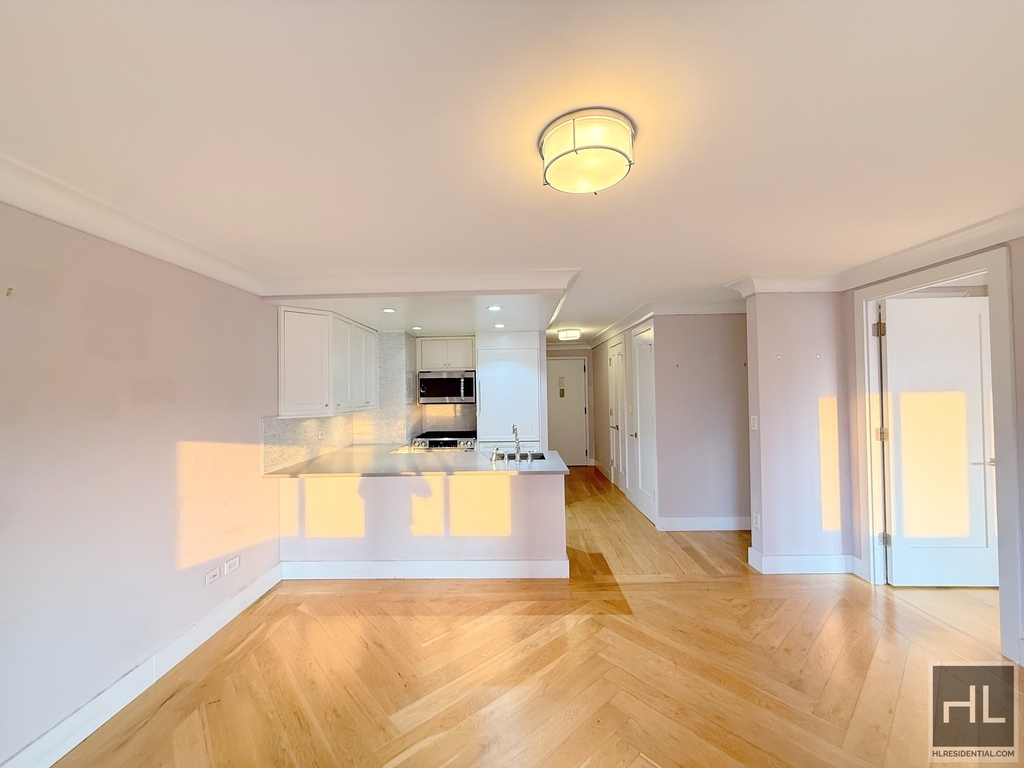 West 93 Street - Photo 7