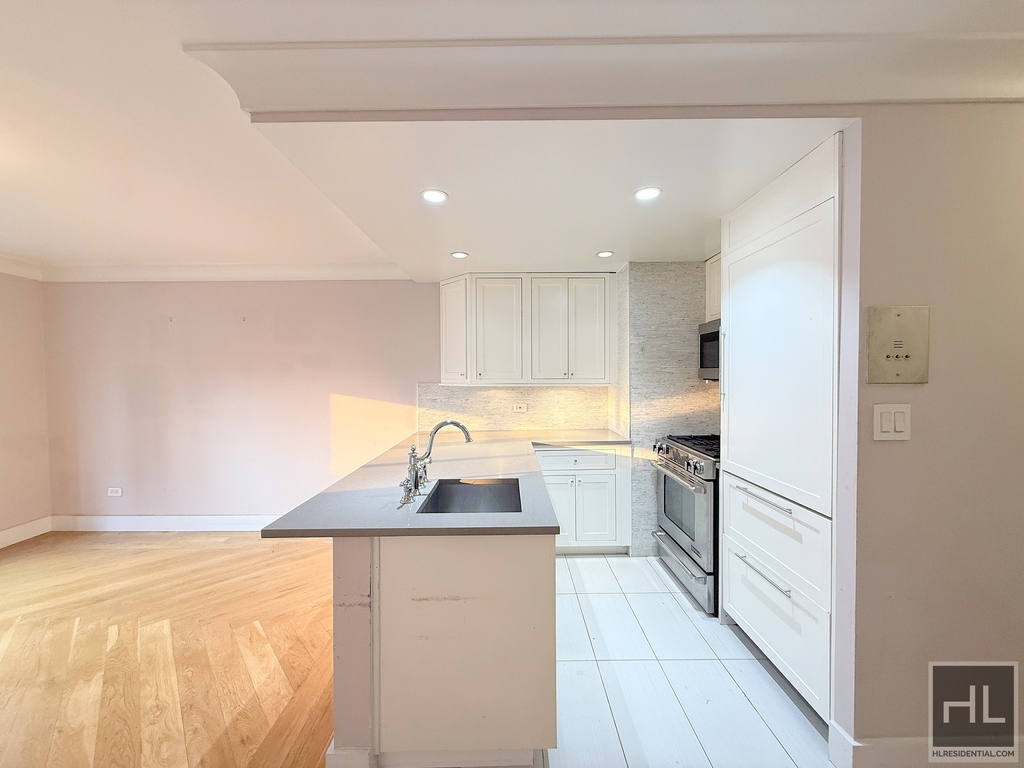 West 93 Street - Photo 2