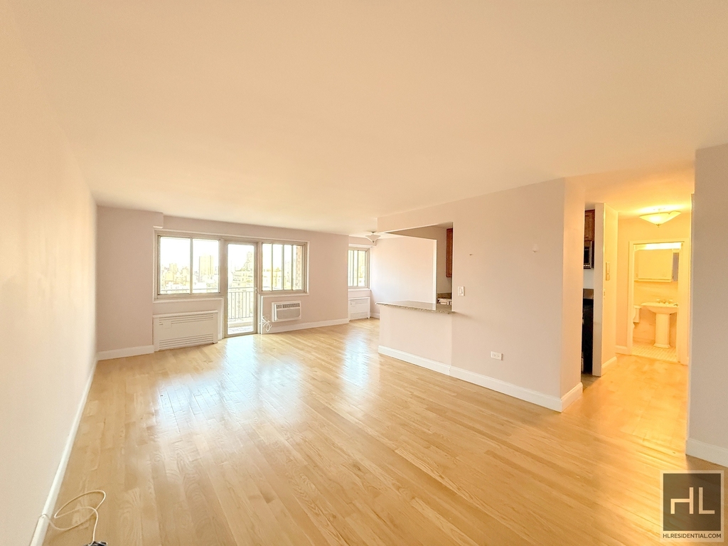 West 93 Street - Photo 0