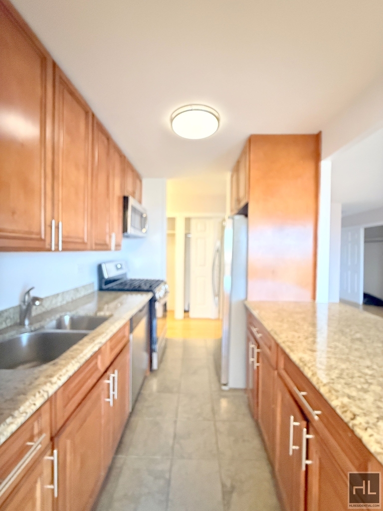 West 93 Street - Photo 2