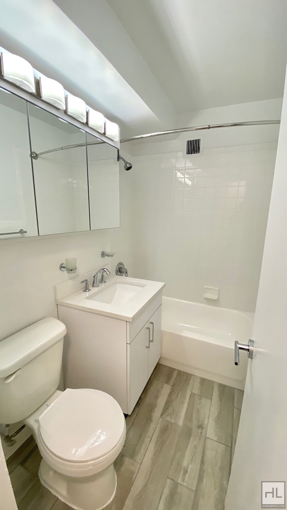 East 35 Street - Photo 3