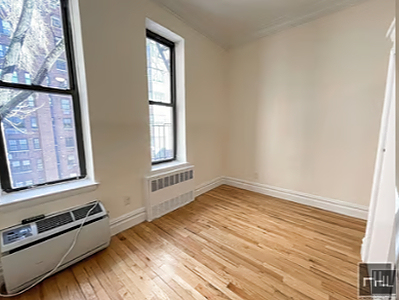 East 85 Street - Photo 0