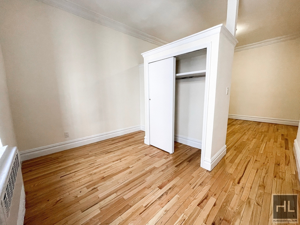 East 85 Street - Photo 3