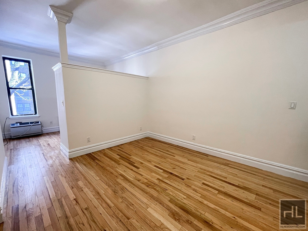 East 85 Street - Photo 0