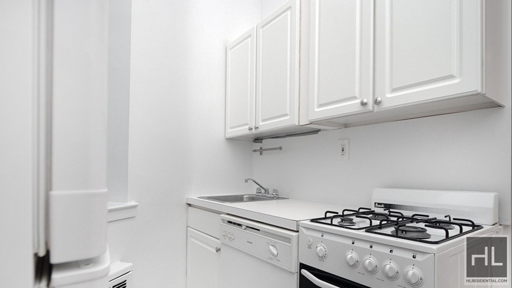 East 89th Street - Photo 1