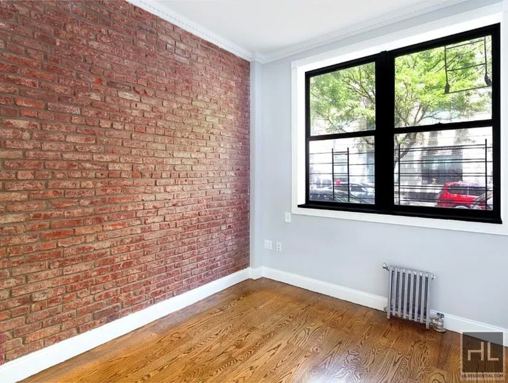 E 100th St - Photo 1