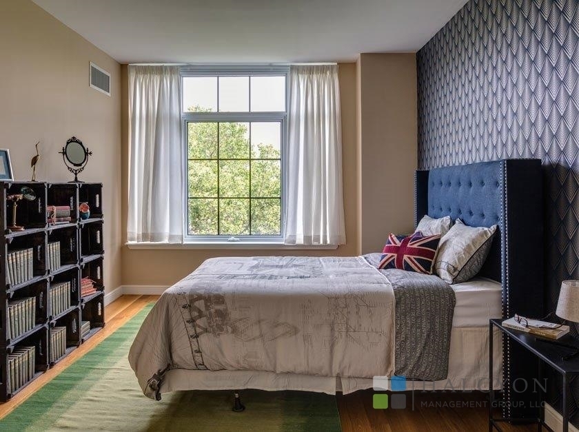 Bedford Avenue - Photo 2