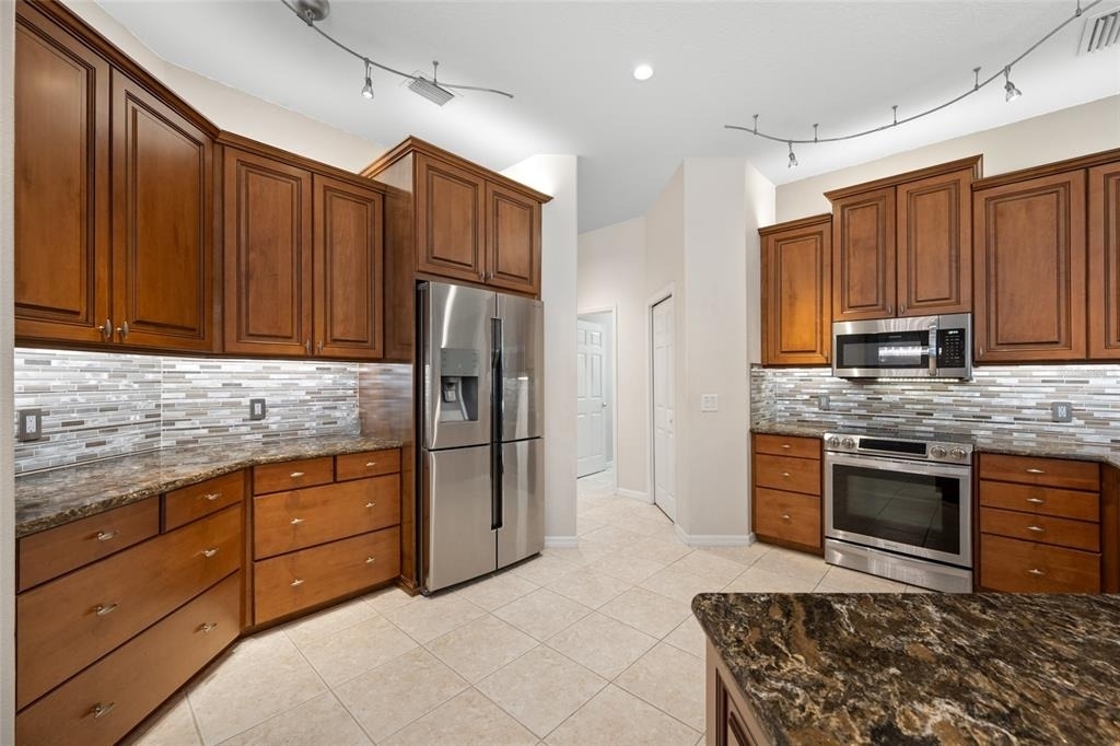 10675 Park Place Drive - Photo 18