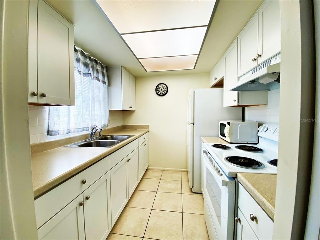 2003 Greenbriar Boulevard - Photo 4