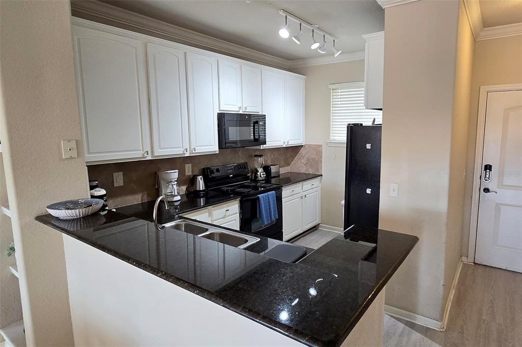 912 Charo Parkway - Photo 4