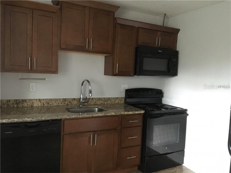 508 Varsity Street - Photo 3