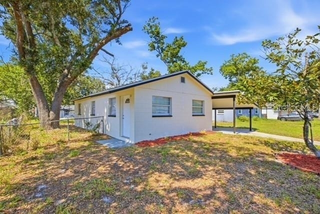 1105 Lincoln Terrace - Photo 2