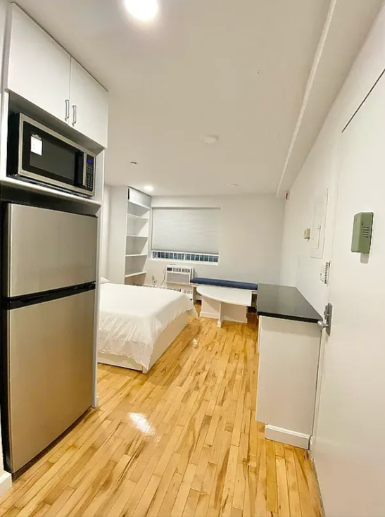 319 East 8th Street - Photo 4