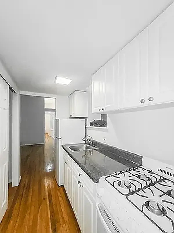 82nd Street/Broadway - Photo 1
