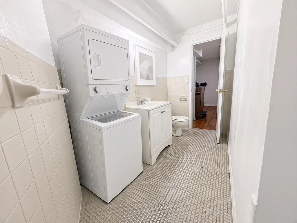 82nd Street/Broadway - Photo 5