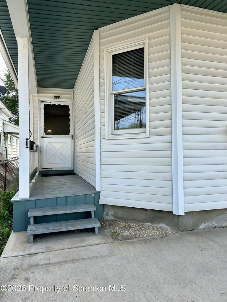 628 Oak Street - Photo 1
