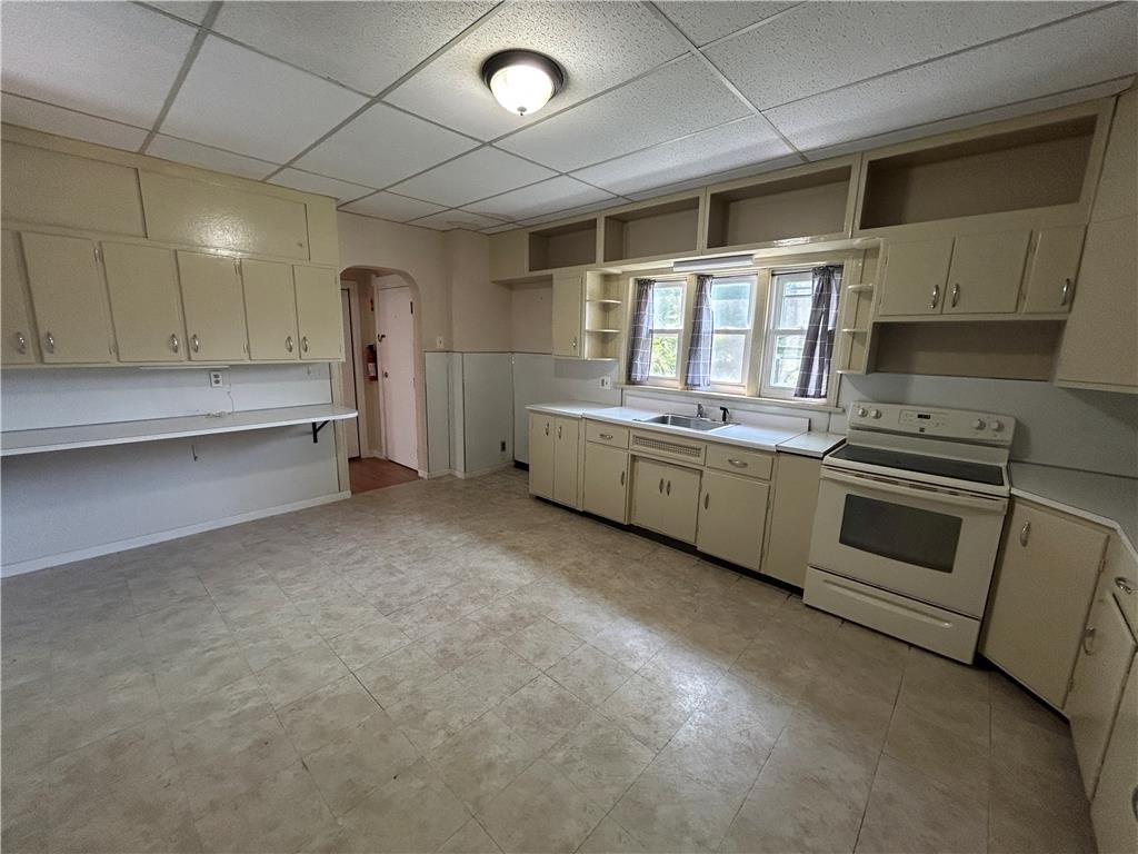 547 E 4th Street - Photo 2