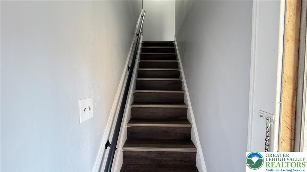 156 Hanover - Photo 3