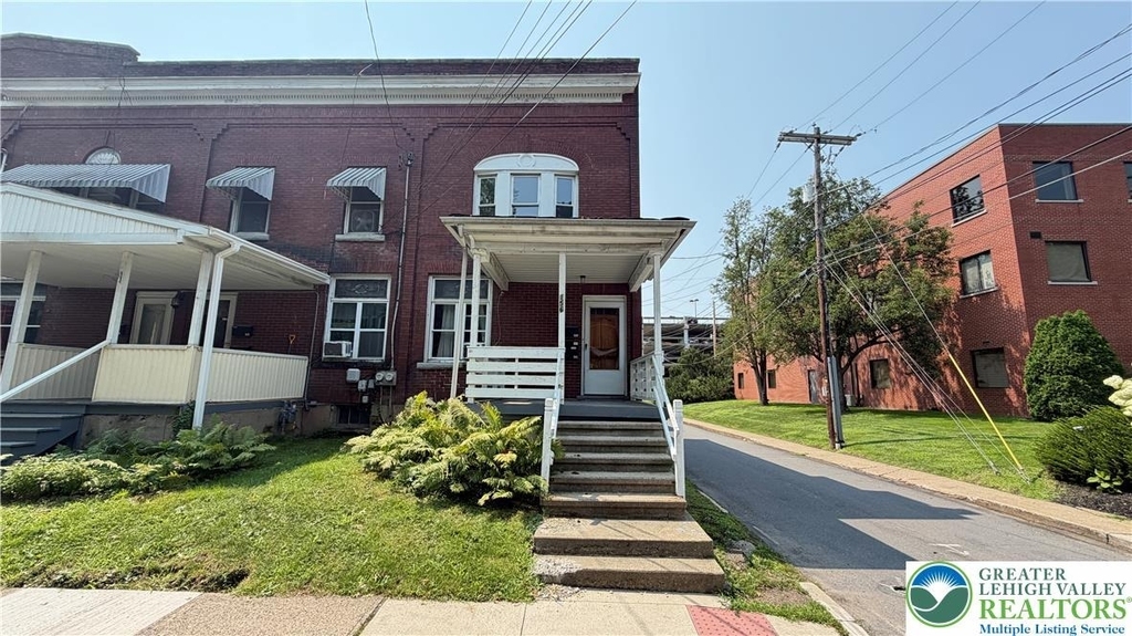156 Hanover - Photo 0