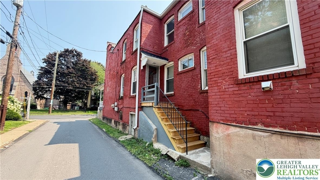 156 Hanover - Photo 2