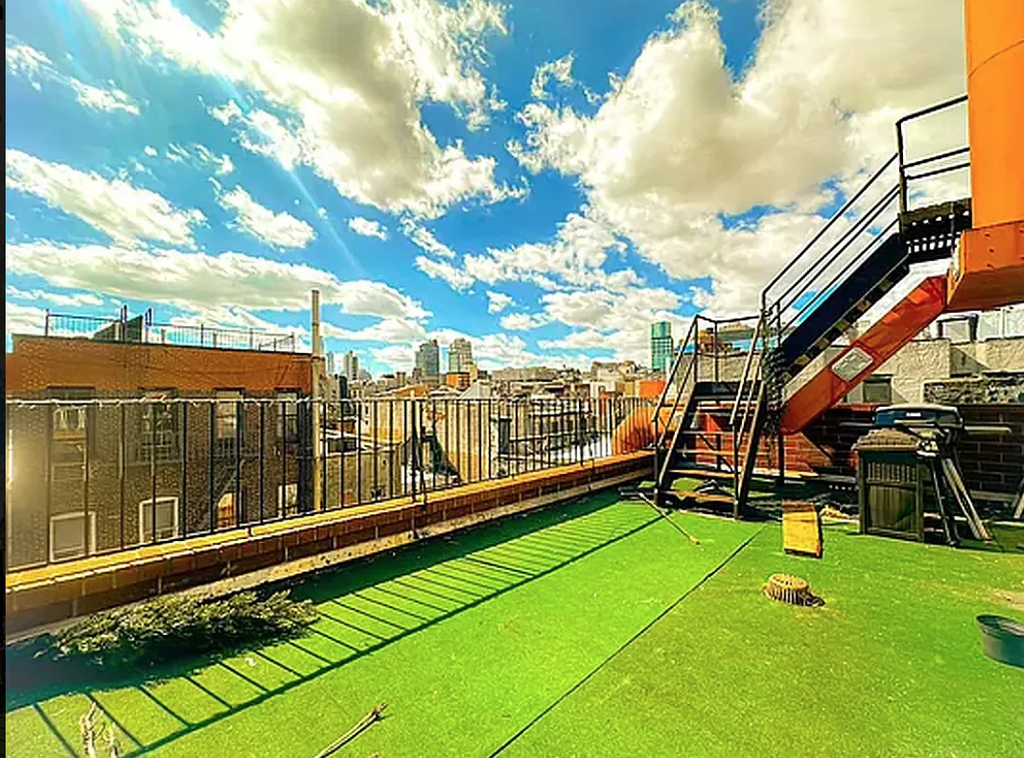 East 10th Street - Photo 1