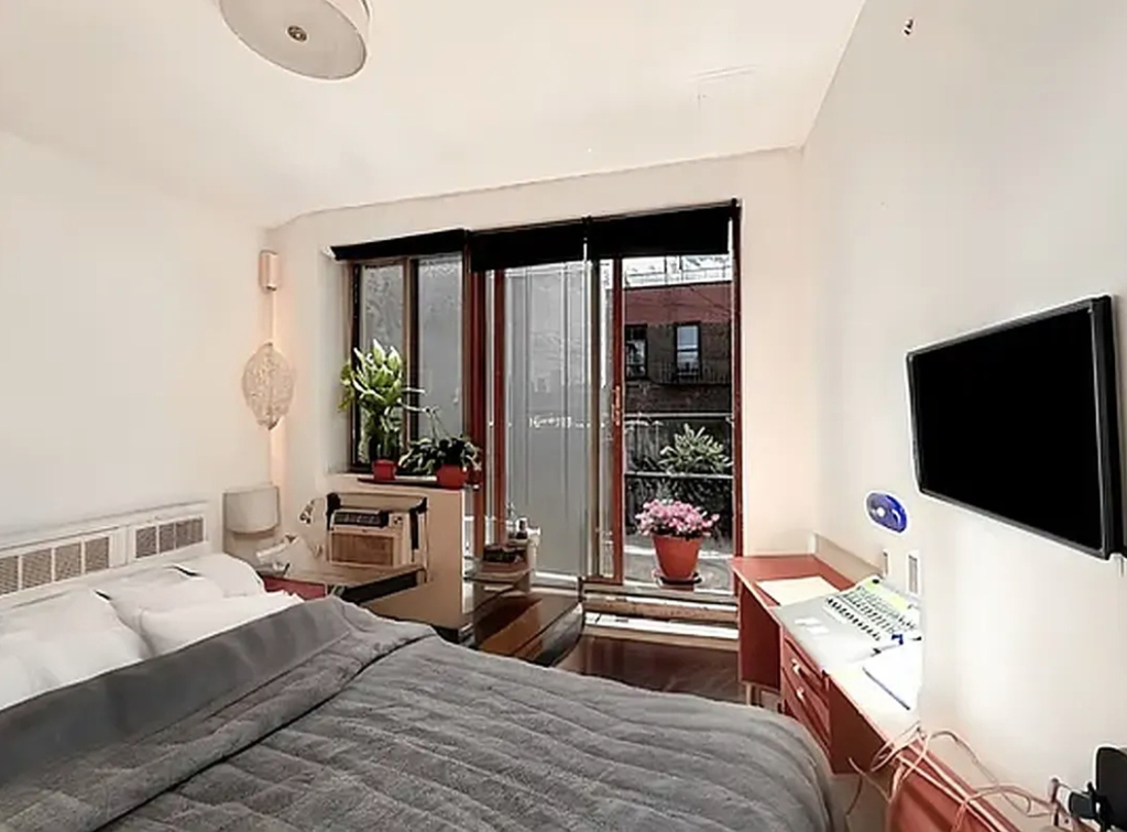 East 10th Street - Photo 6