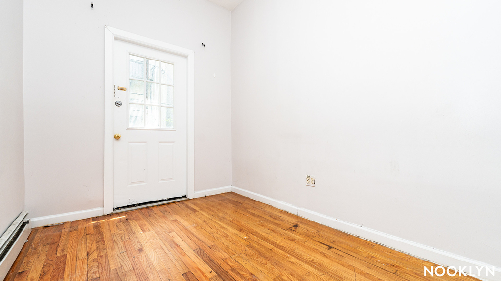 516 Bainbridge St - Photo 13