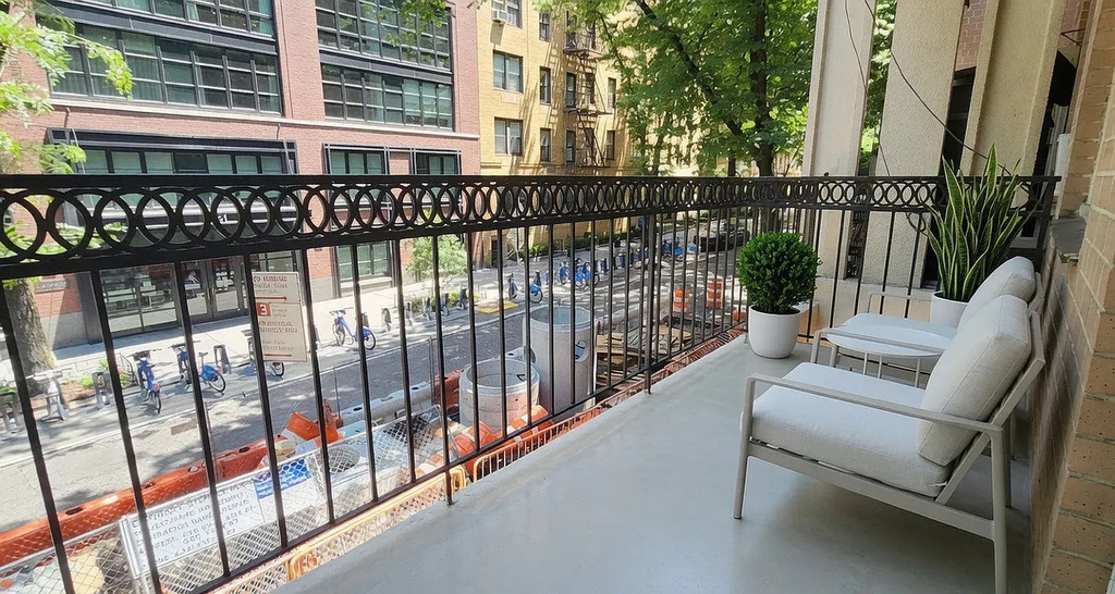 270 West 25th Street - Photo 0