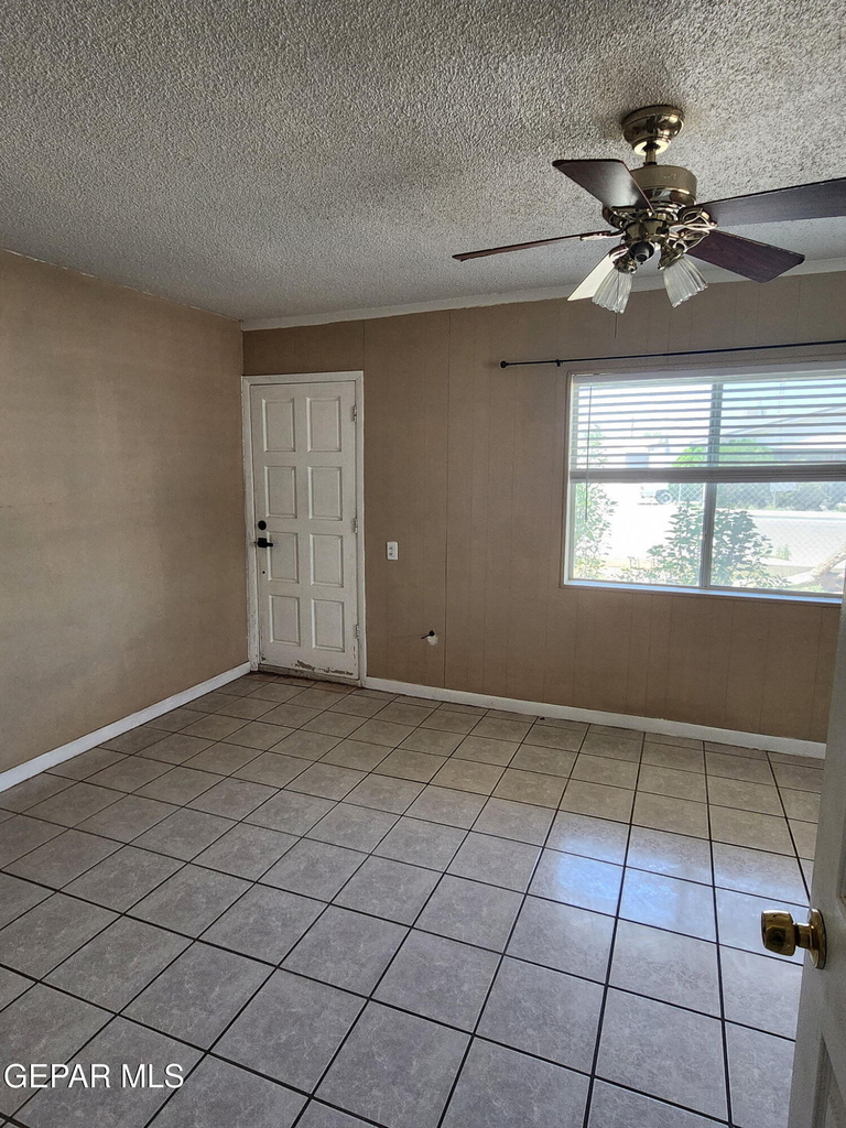 323 Singh Street - Photo 8