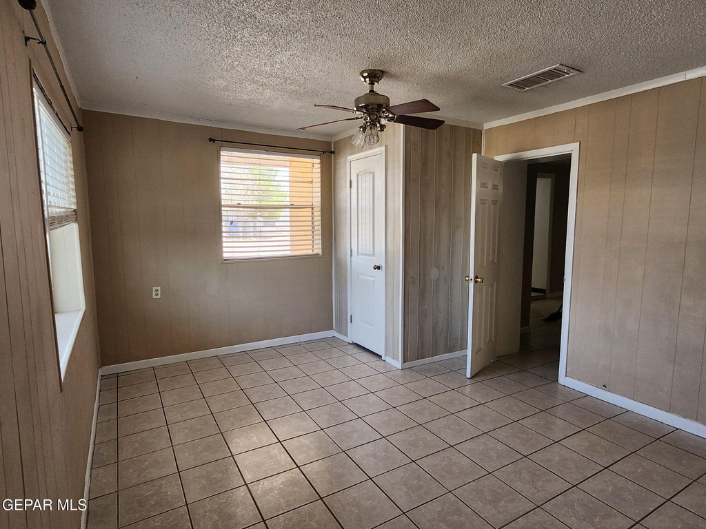 323 Singh Street - Photo 4