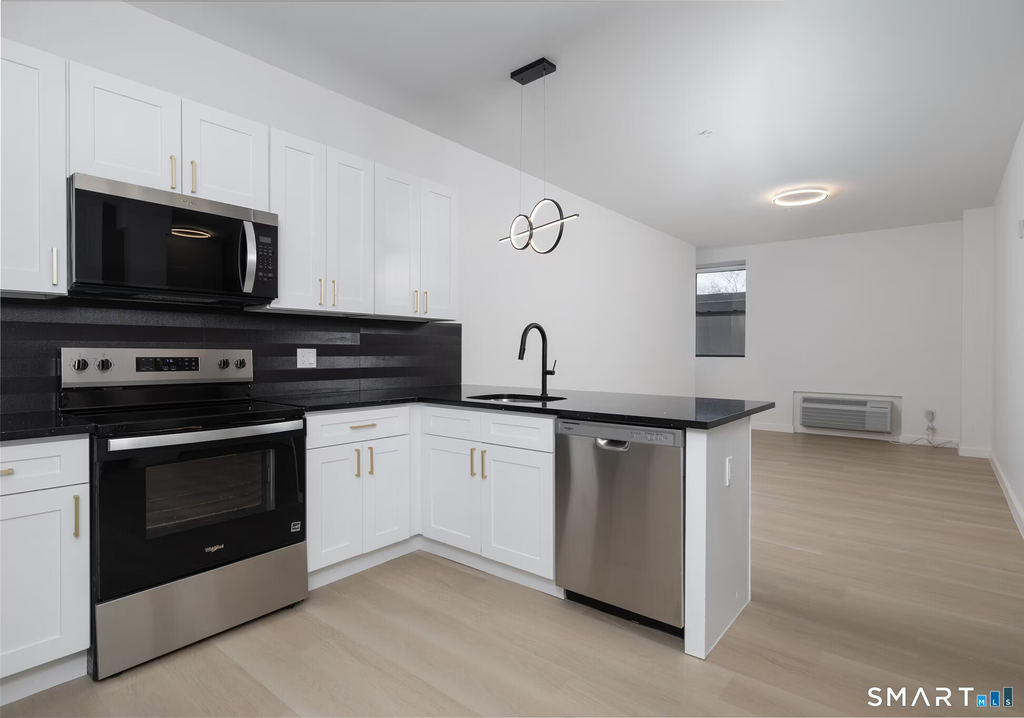 540 Bond Street - Photo 8