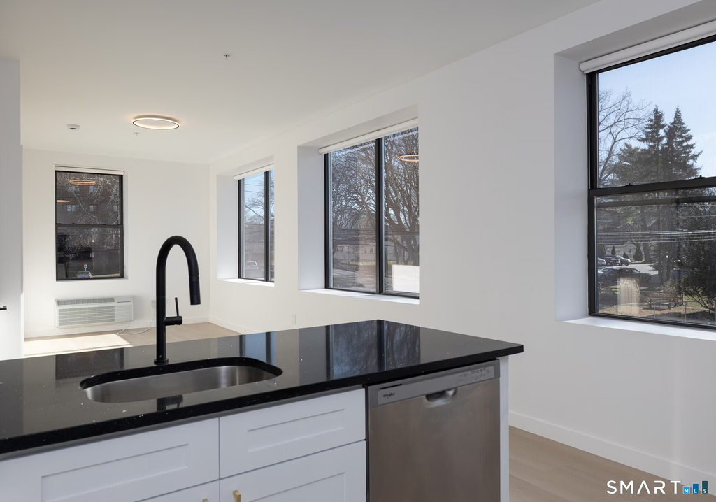 540 Bond Street - Photo 9