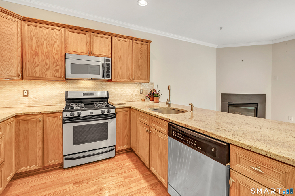 570 Danbury Road - Photo 7
