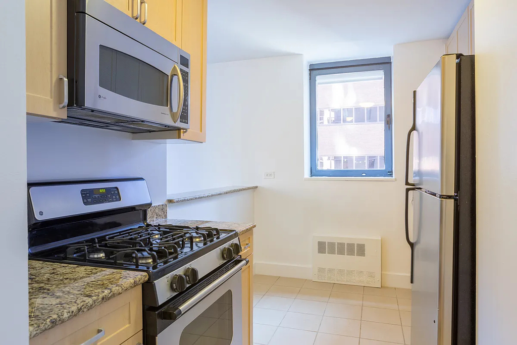West 48th Street - Photo 1