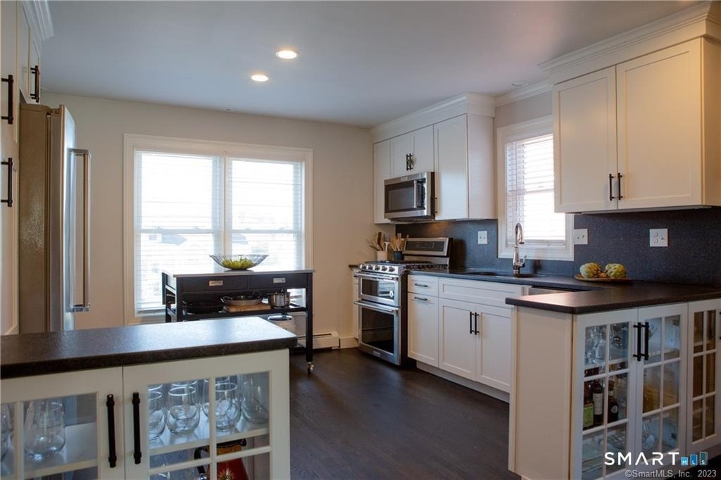331 Riverside Drive - Photo 2