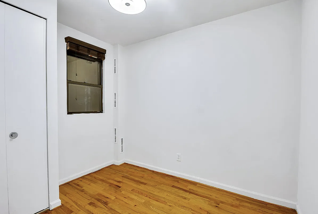 West 49th Street & 9th Ave - Photo 3