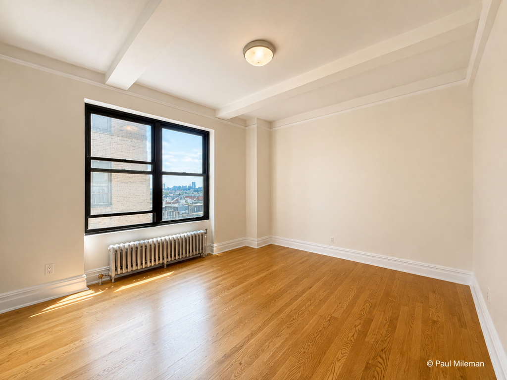 E 10th st / 2nd Ave - Photo 2