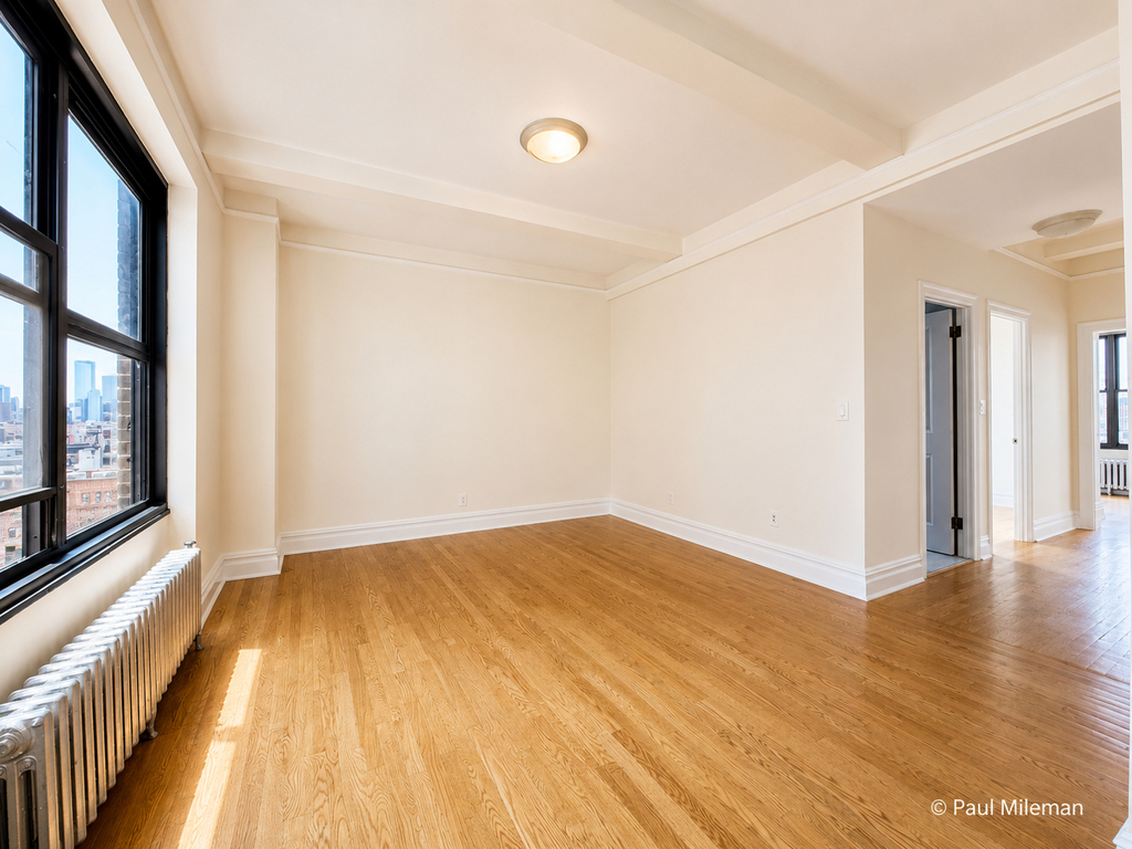 E 10th st / 2nd Ave - Photo 1