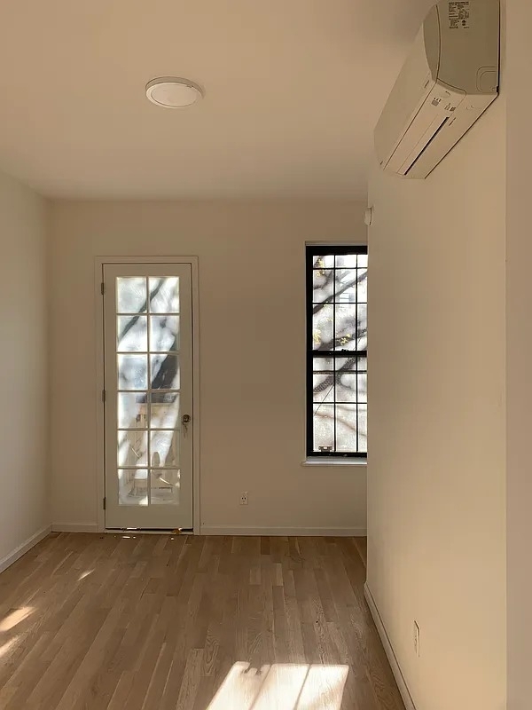 1114 Gates Avenue - Photo 4