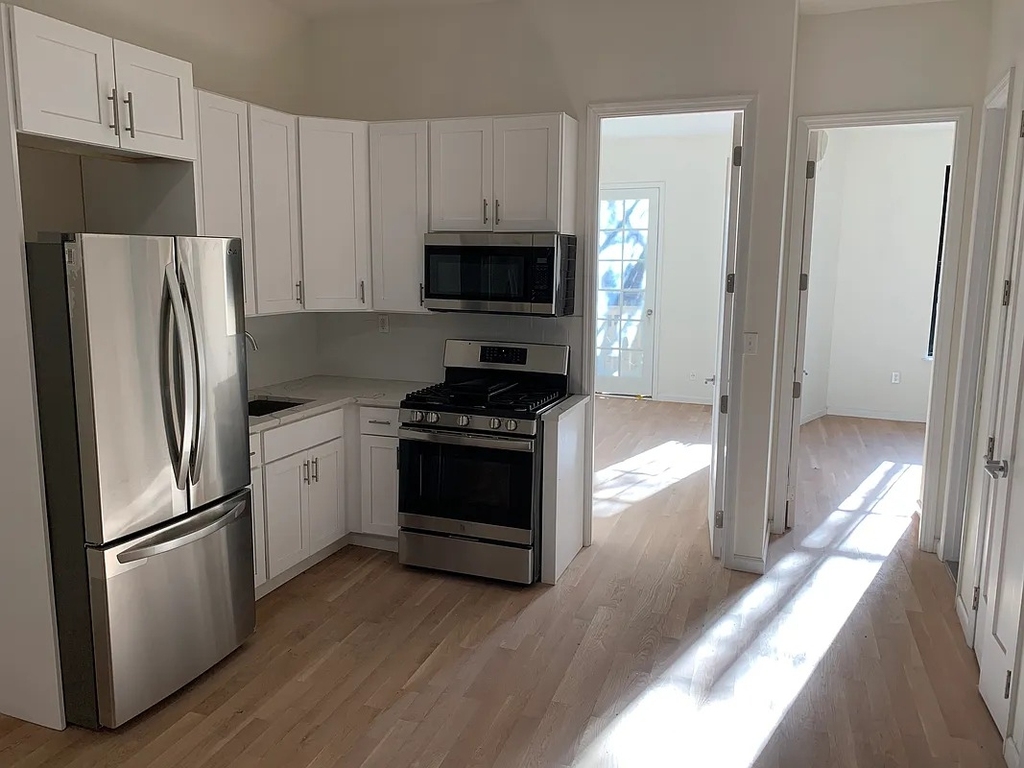 1114 Gates Avenue - Photo 10