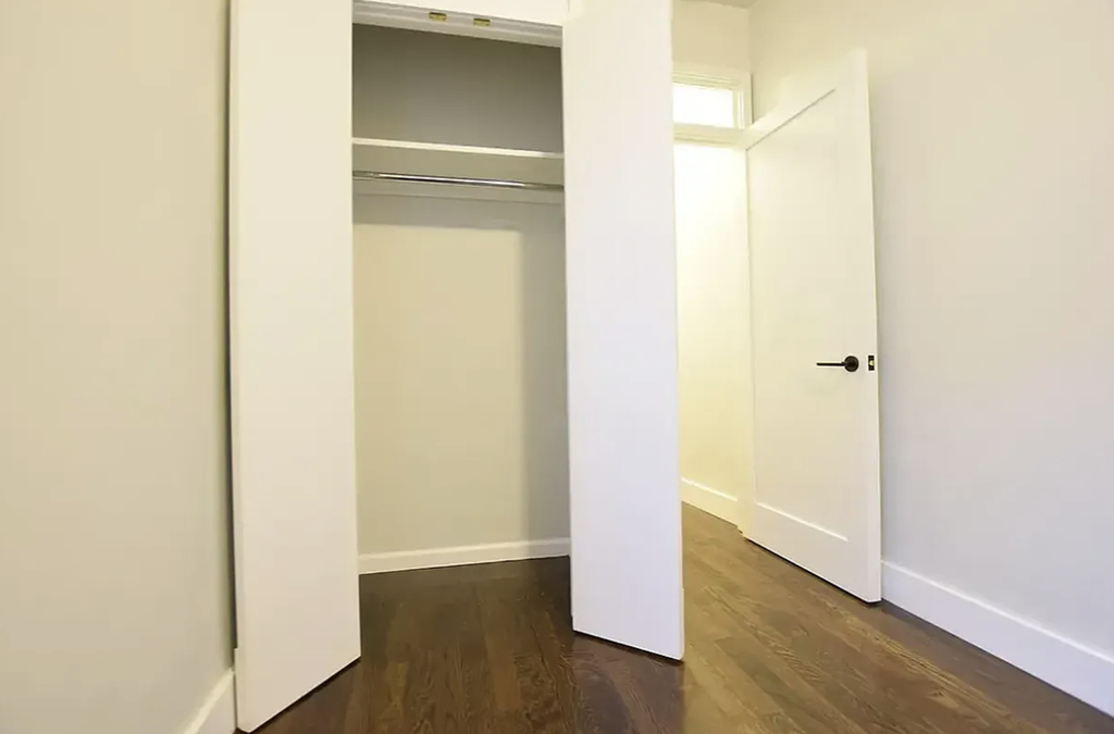 546 Bainbridge Street - Photo 4