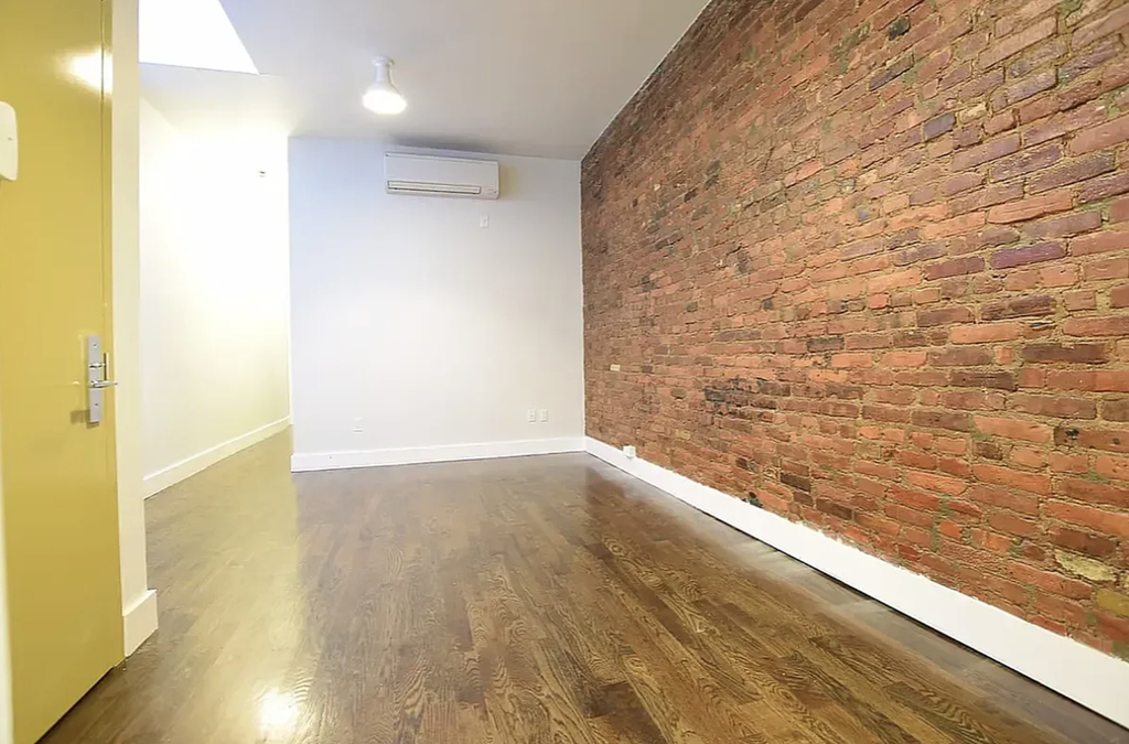 546 Bainbridge Street - Photo 3