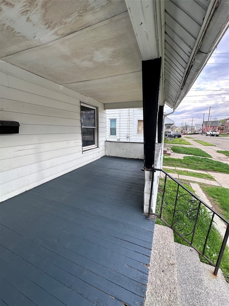 210 Squires Avenue - Photo 4