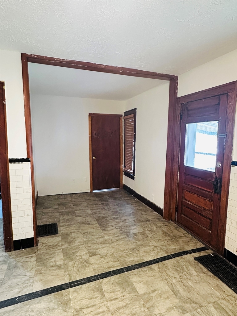210 Squires Avenue - Photo 3