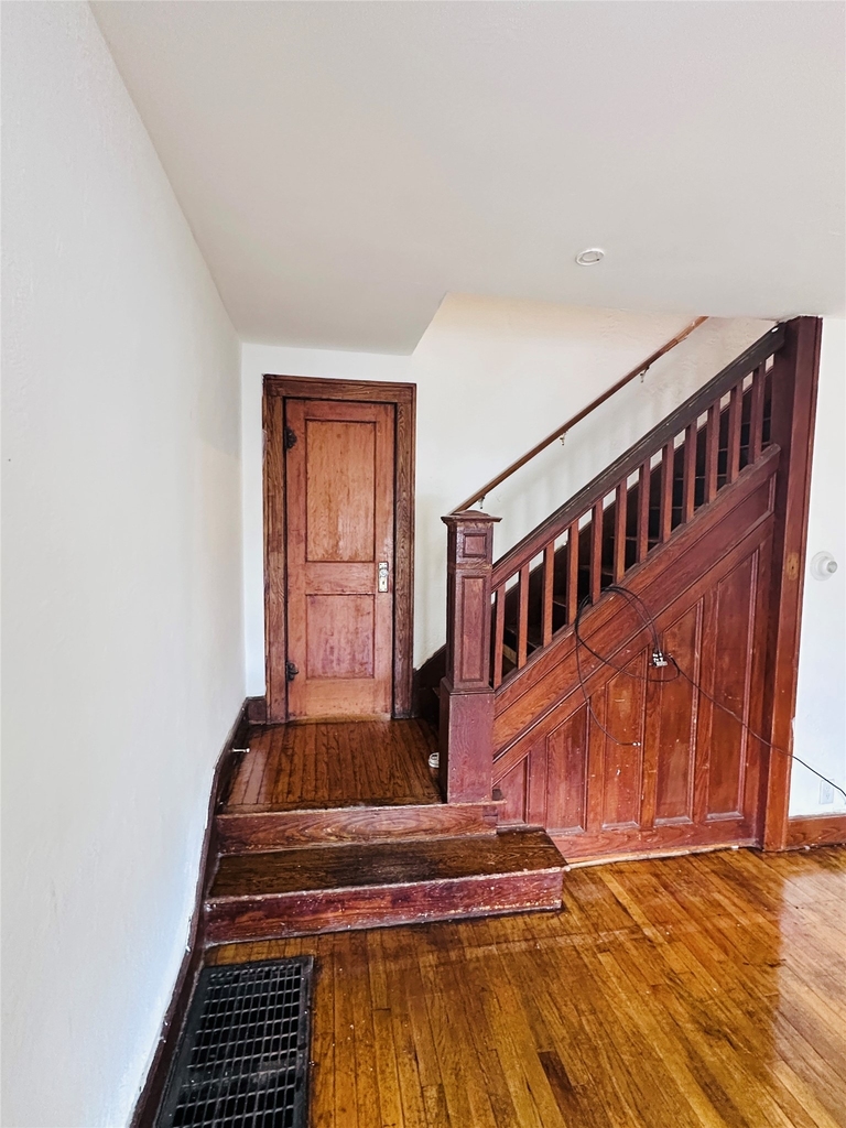 210 Squires Avenue - Photo 8