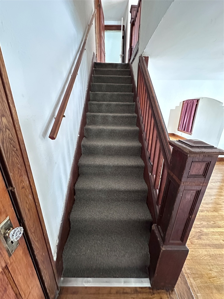 210 Squires Avenue - Photo 9