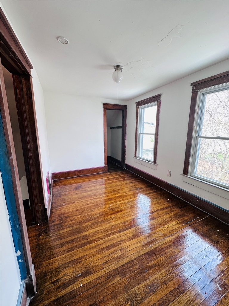 210 Squires Avenue - Photo 19