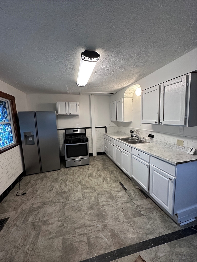 210 Squires Avenue - Photo 5