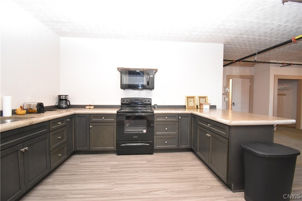 152 Court Street - Photo 3