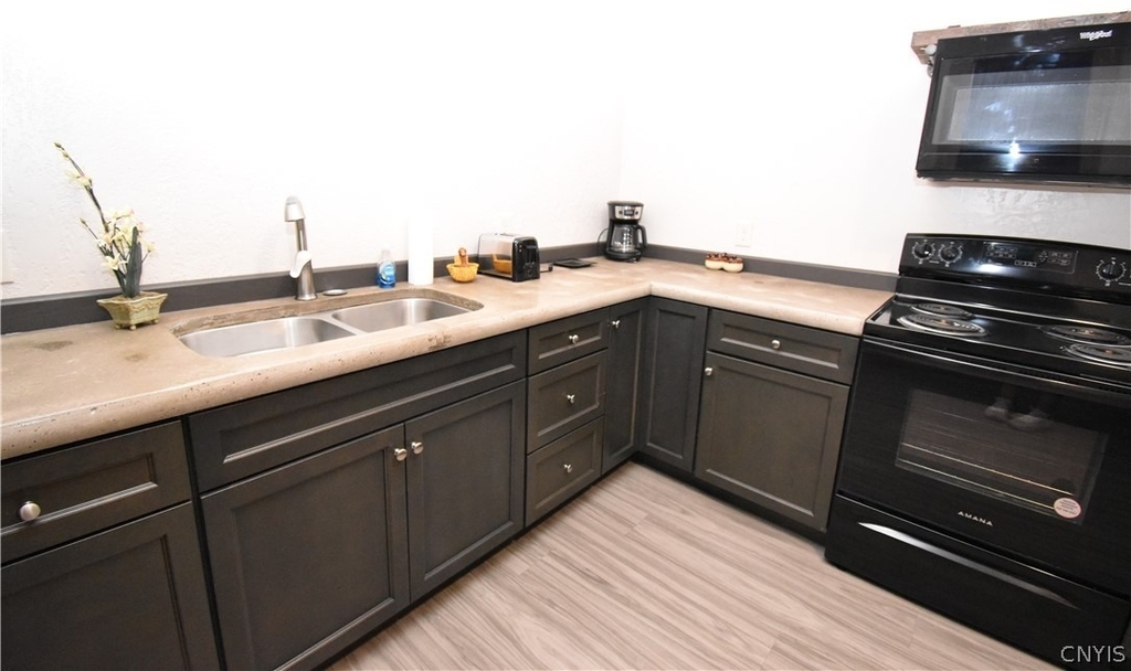 152 Court Street - Photo 4